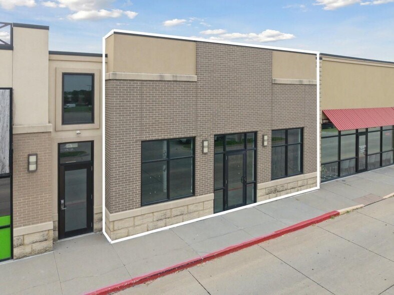 More Photos Of 2060 Sovia Dr, Waterloo Restaurant For Lease