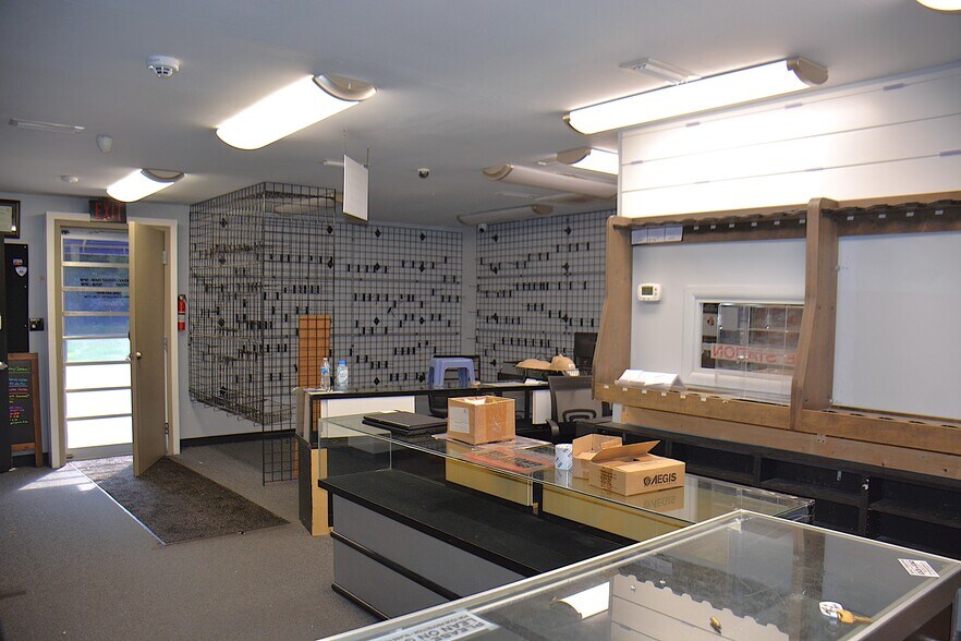 More Photos Of 43 County Road 17, Enterprise Showroom For Sale