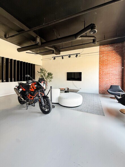 More Photos Of 8228-8232 W 3rd St, Los Angeles Office For Lease