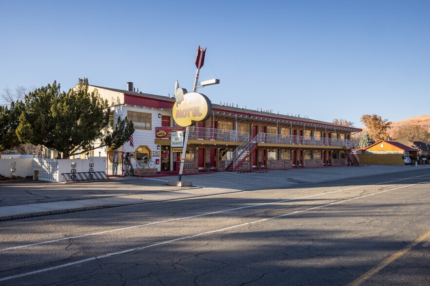 More Photos Of 166 S 400 E, Moab Hotel For Sale