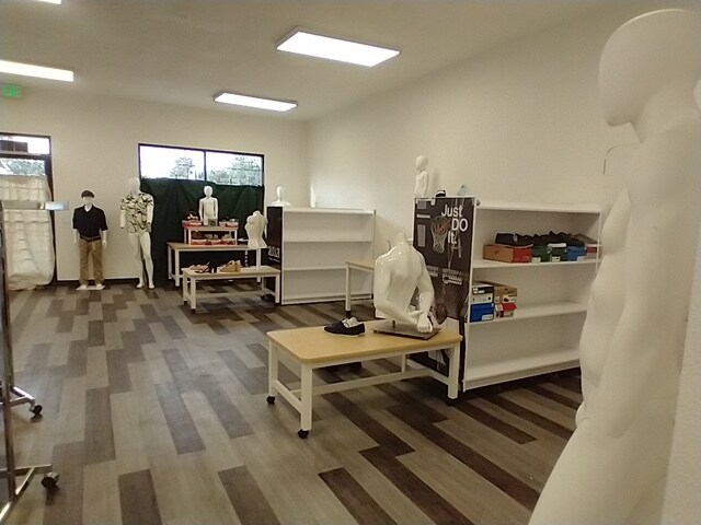More Photos Of 5268-5276 Atlantic Blvd, Maywood Showroom For Sale