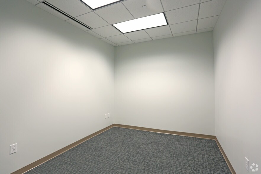 More Photos Of 1 W Fourth St, Winston-Salem Office For Lease