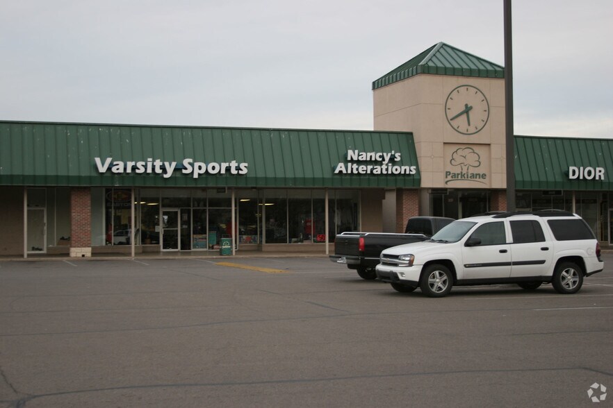 More Photos Of 910-980 S Oliver St, Wichita Storefront For Lease