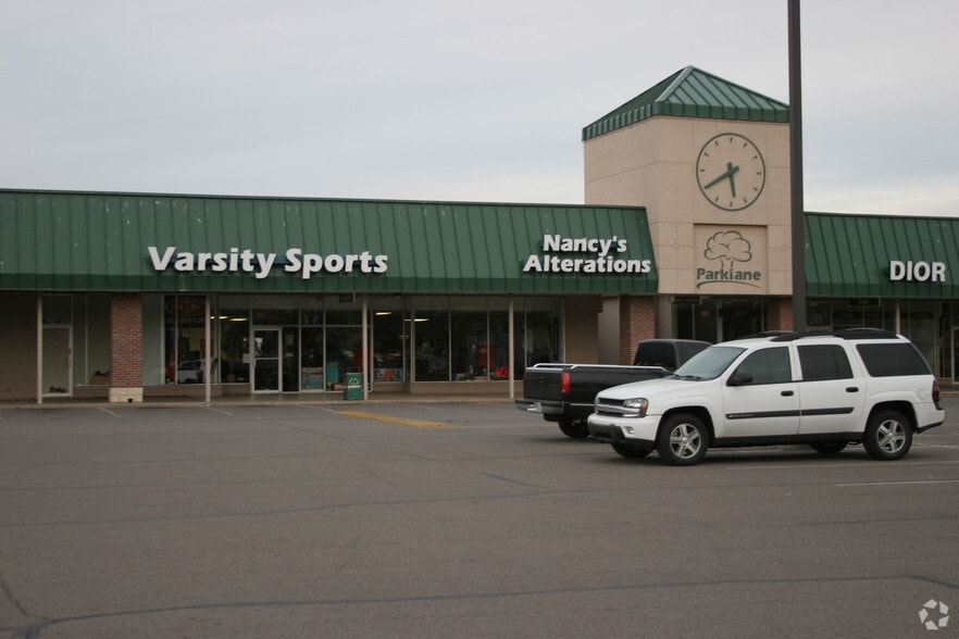 More Photos Of 910-980 S Oliver St, Wichita Storefront For Lease