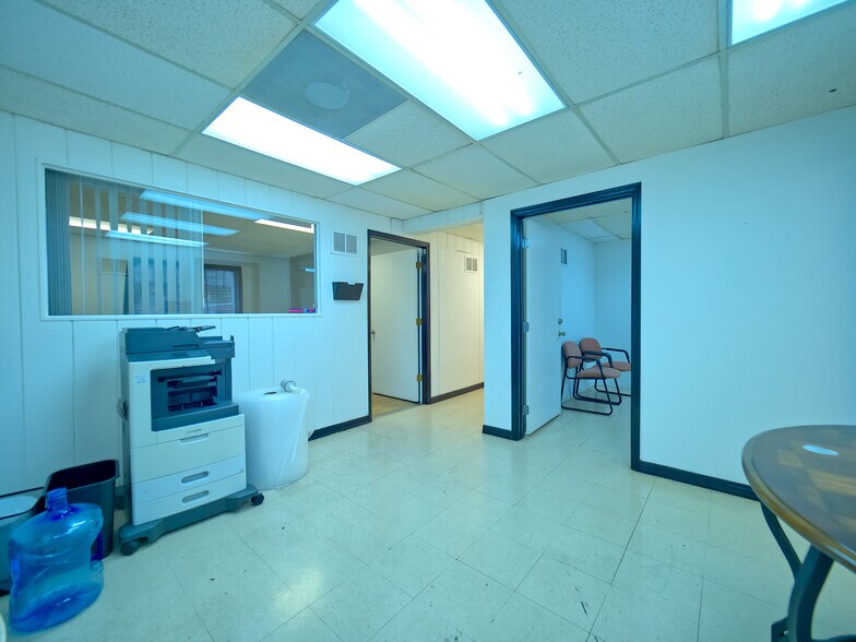 More Photos Of 1451 E Jefferson St, Brooksville Flex For Lease