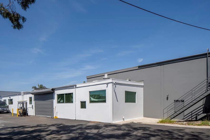 More Photos Of 1945 Placentia Ave, Costa Mesa Light Manufacturing For Lease