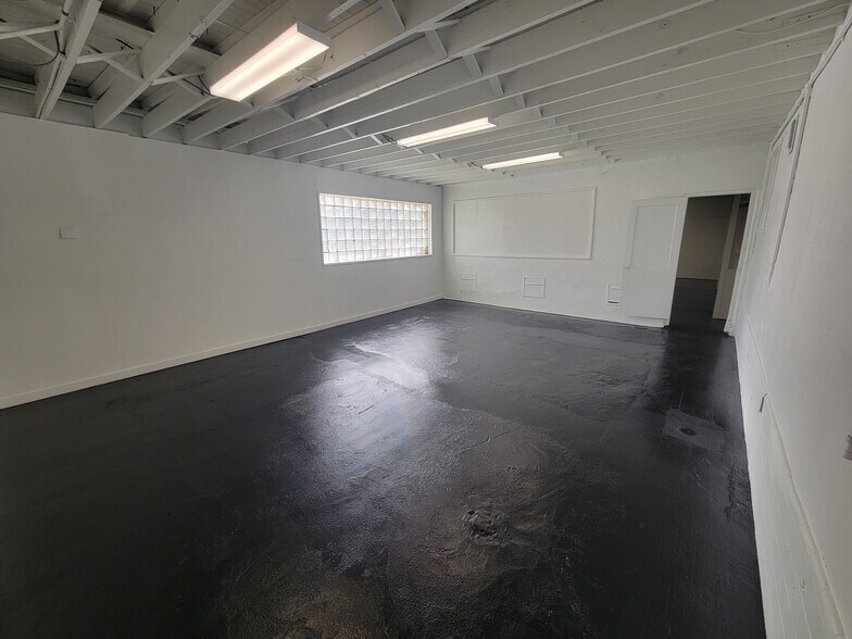 More Photos Of 2893 Edison Ave, Jacksonville Storefront Retail Office For Lease