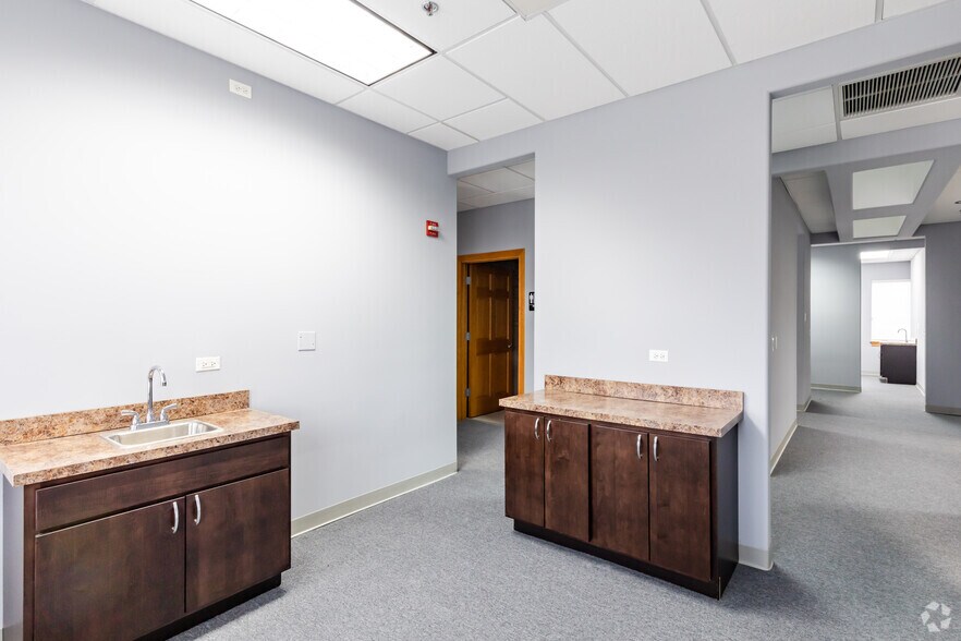 More Photos Of 1446 Merchant Dr, Algonquin Medical For Sale