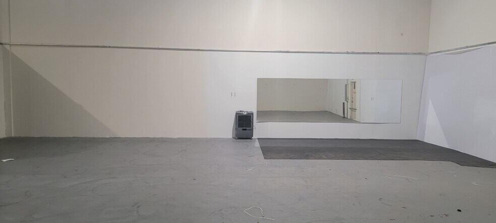 More Photos Of 8750 Exchange Dr, Orlando Warehouse For Lease