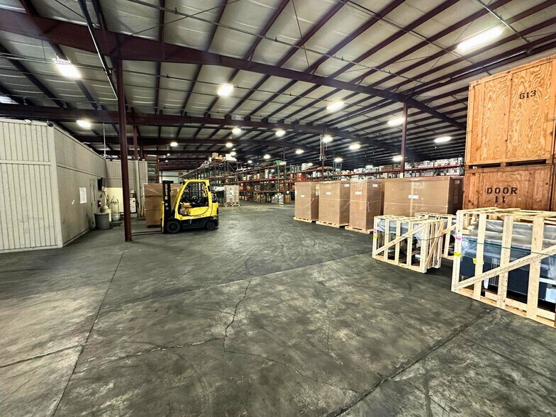More Photos Of 2930 Maine Ave, Lakeland Distribution For Lease