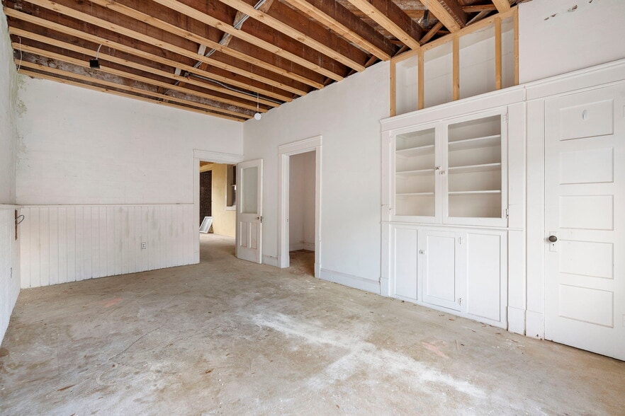 More Photos Of 204 Magnolia St, New Smyrna Beach Restaurant For Sale