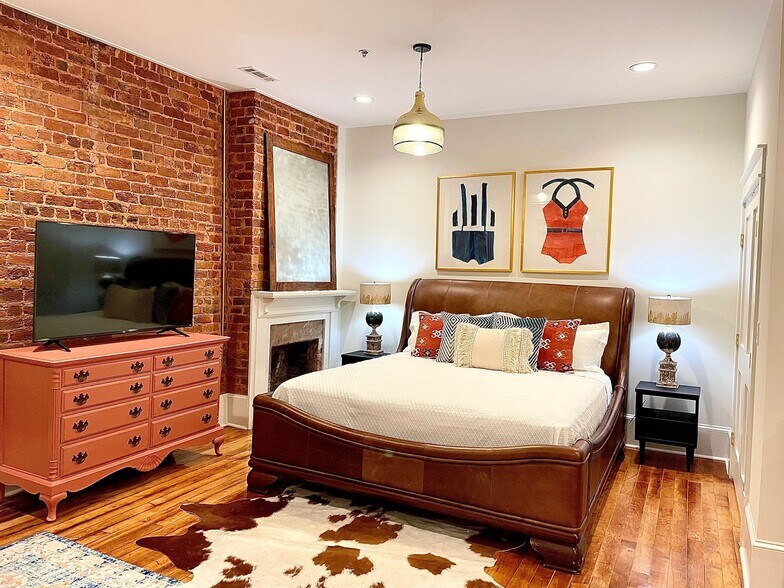 More Photos Of 114 N Walnut St, Seneca Storefront Retail Residential For Sale