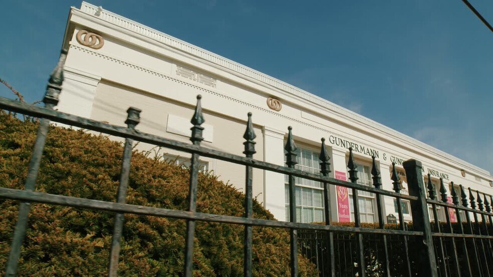 Primary Photo Of 175 W Carver St, Huntington Medical For Lease