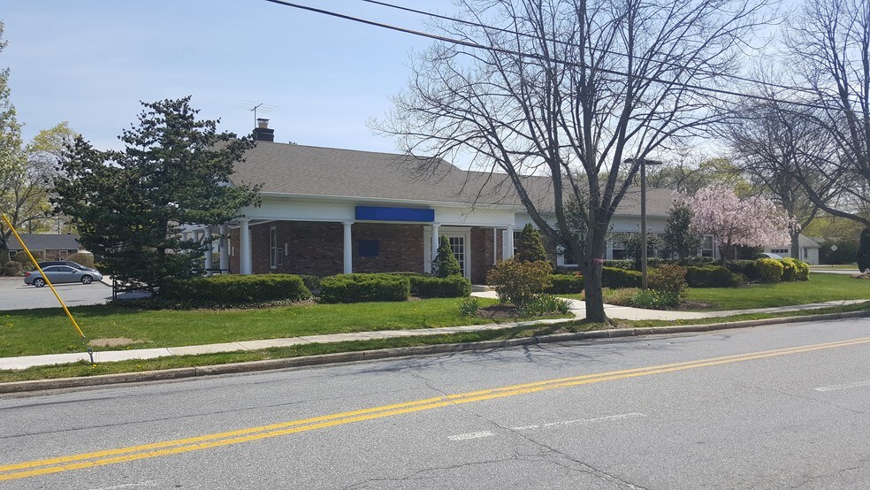 More Photos Of 245 Lake Ave, Saint James Bank For Lease