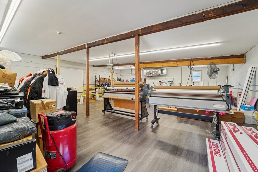 More Photos Of 593-595 New York Ave, Lyndhurst Light Manufacturing For Lease