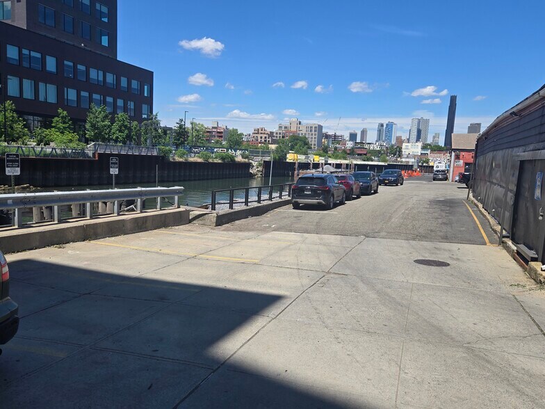 More Photos Of 69 9th St, Brooklyn Warehouse For Lease