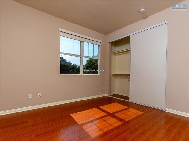More Photos Of 1239 W 30th St, Los Angeles Apartments For Sale