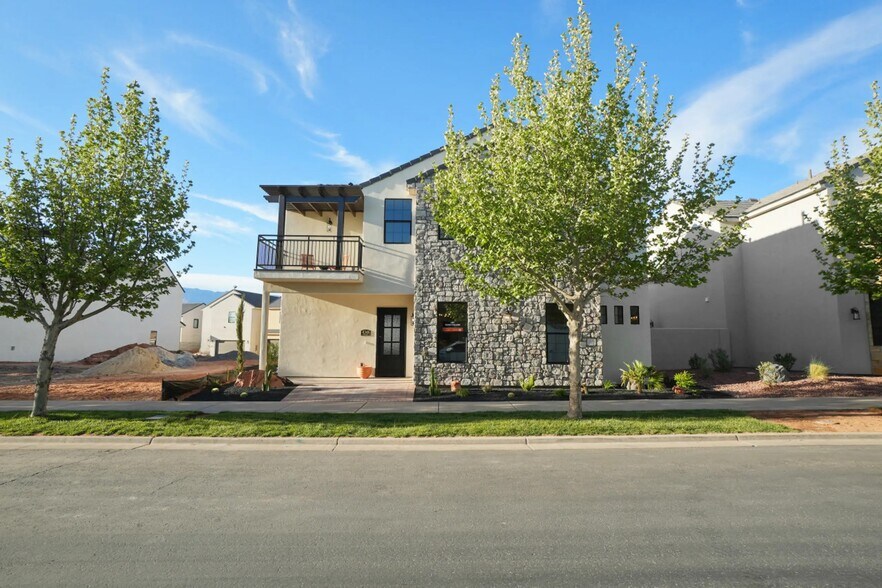 More Photos Of 4346 W Canterbury Rd, Hurricane Multifamily For Sale