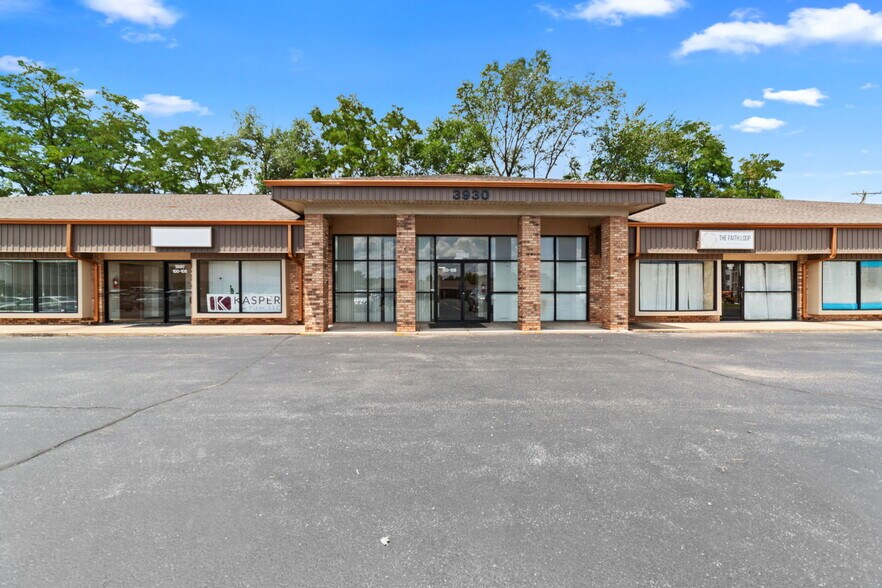 More Photos Of 3910 S Old Highway 94, Saint Charles Unknown For Lease