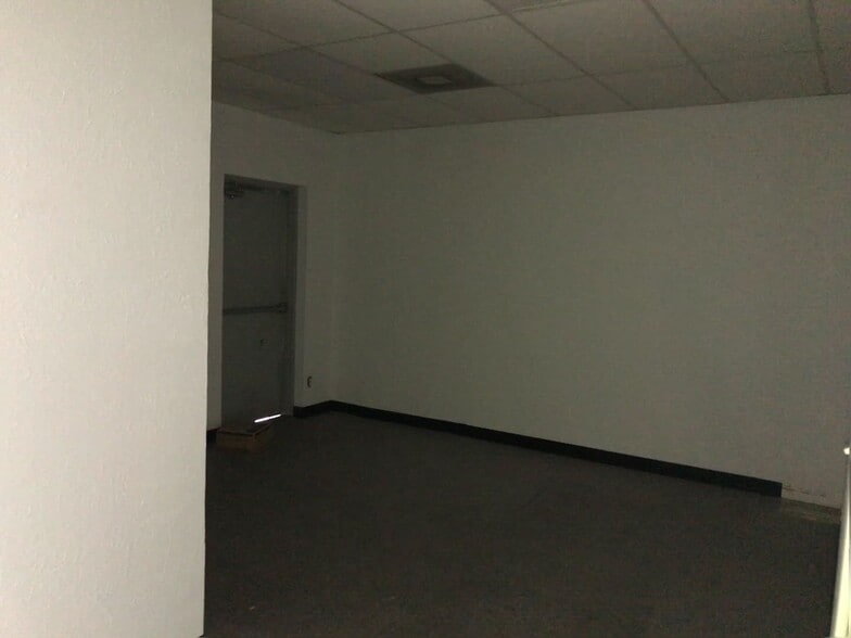 More Photos Of 3035 Broadway Blvd, Garland Unknown For Lease