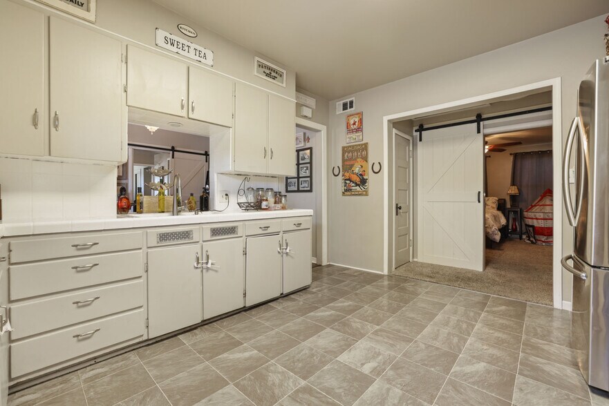 More Photos Of 411 Crane Ave, Turlock Office For Sale