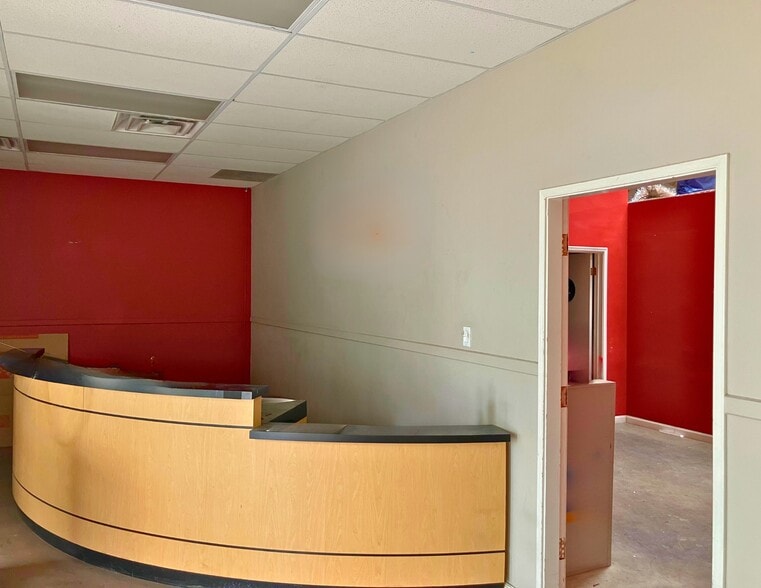 More Photos Of 72 E Palm Ave, Burbank Showroom For Lease