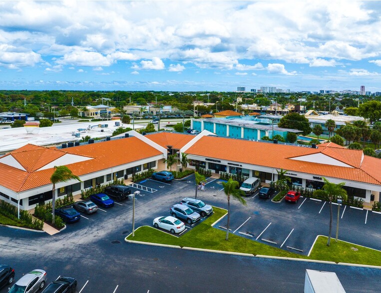 More Photos Of 450 NE 20th St, Boca Raton General Retail For Lease