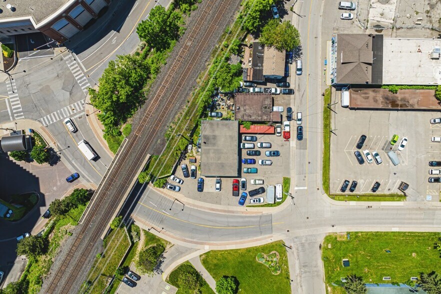 More Photos Of 21 Union St, Brampton Auto Repair For Sale