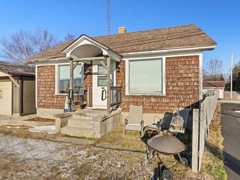 More Photos Of 4220 Memorial Dr, Two Rivers Bar For Sale