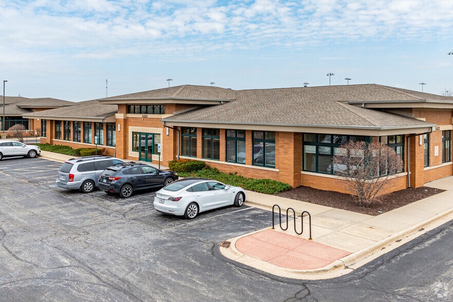 More Photos Of 3420 Lacrosse Ln, Naperville Office For Lease