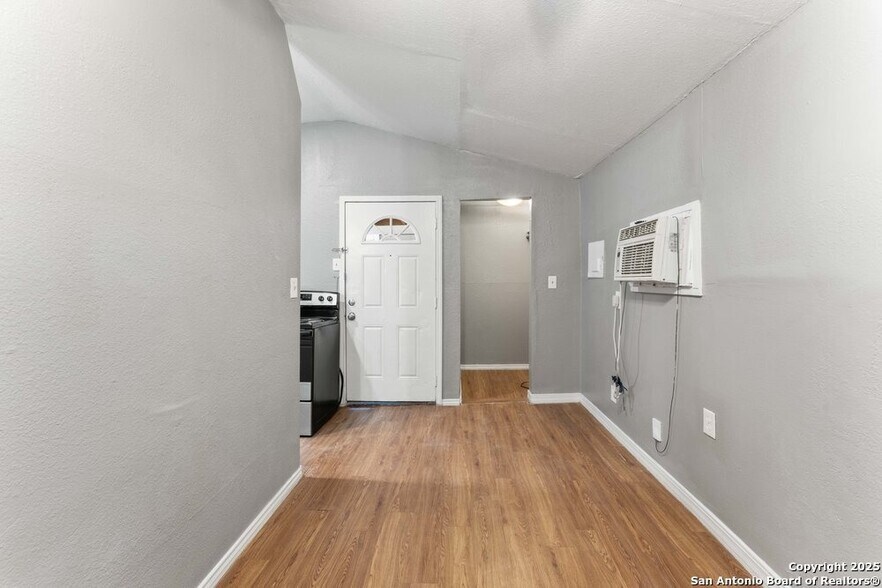 More Photos Of 403 Terrell Ave, San Antonio Apartments For Sale