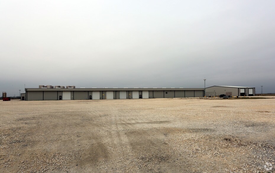 More Photos Of 6291 S Interstate Highway 37, Mathis Warehouse For Sale