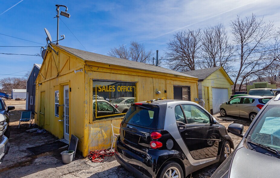 More Photos Of 325-355 NE Broadway Avenue, Des Moines Auto Dealership For Sale