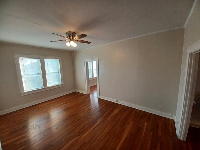 More Photos Of 127 W Magnolia Ave, San Antonio Apartments For Sale