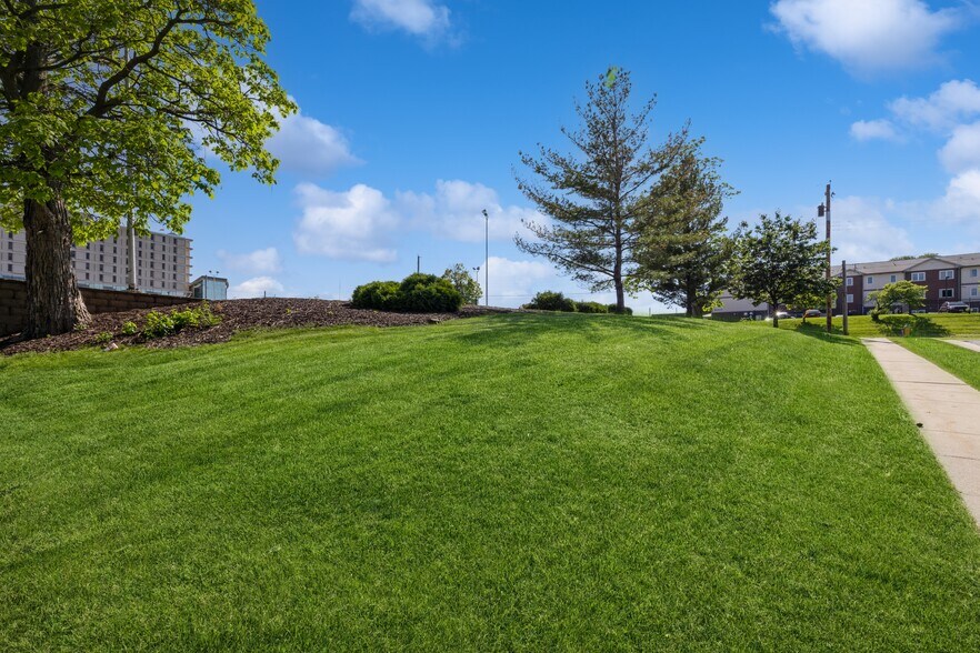 More Photos Of 1203 & 1221 4th Street, Des Moines Land For Sale