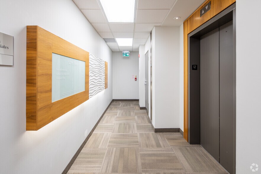 More Photos Of 10 King St E, Toronto Office For Lease