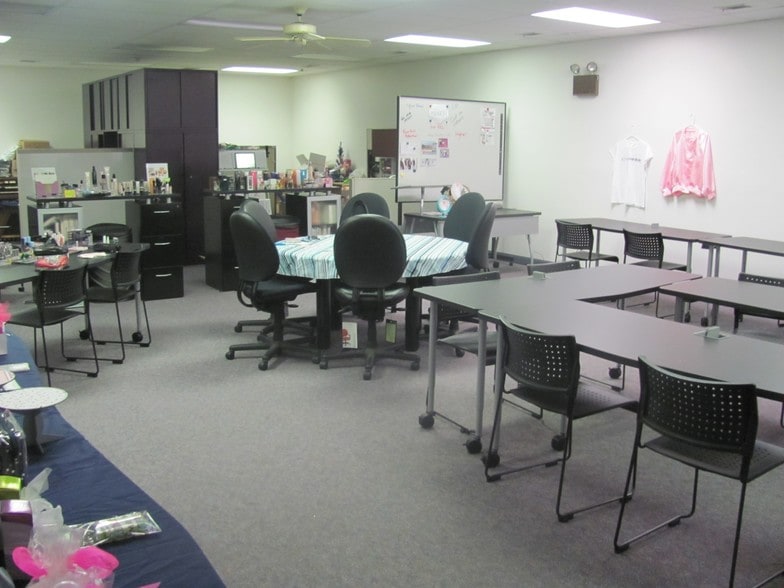 More Photos Of 2415 Mcdonough St, Joliet Warehouse For Sale