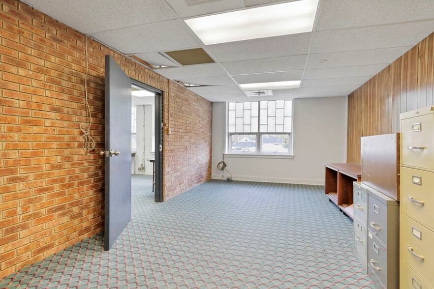 More Photos Of 300 E Auburn Ave, Springfield Office For Sale
