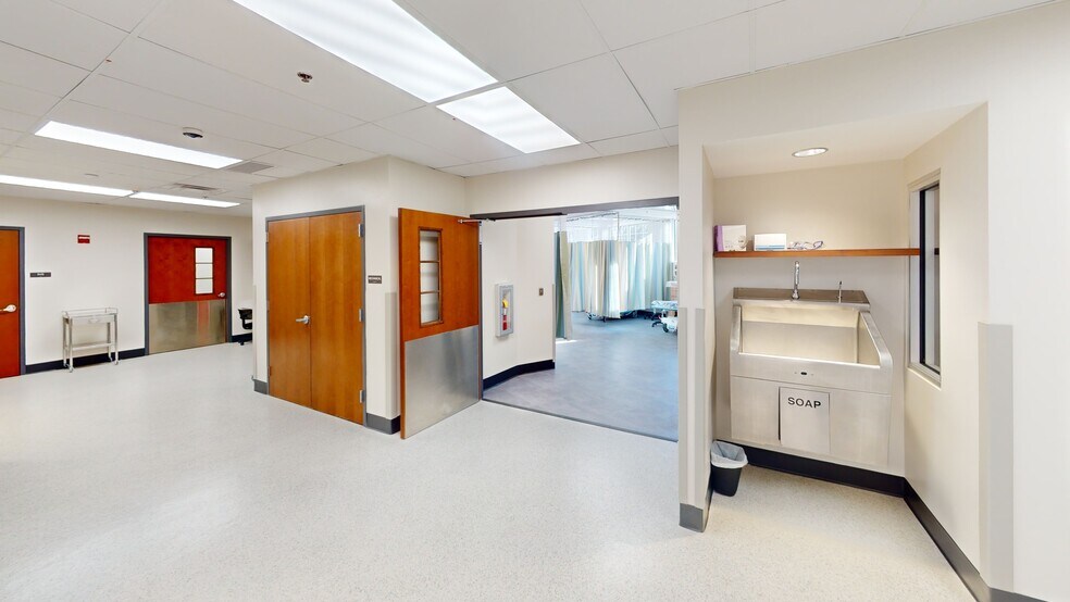 More Photos Of 10967 Allisonville Rd, Fishers Medical For Lease