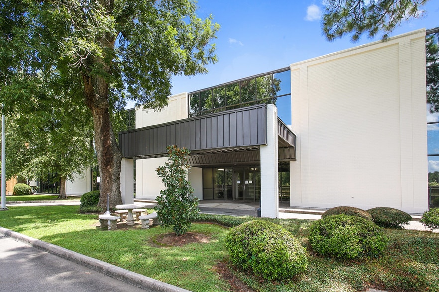 Primary Photo Of 913 S College Rd, Lafayette Medical For Lease