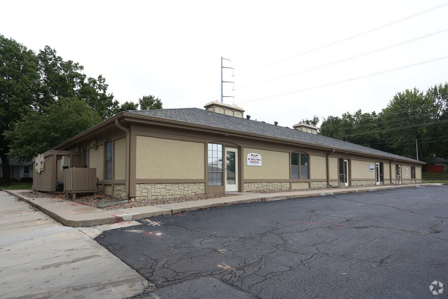 Primary Photo Of 10600-10628 W 87th St, Overland Park Office For Lease