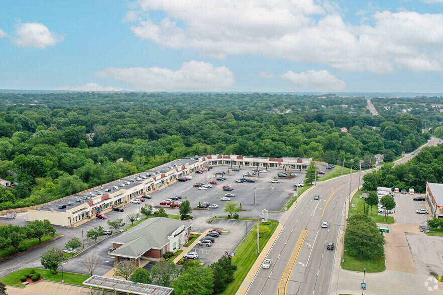 More Photos Of 621-703 Big Bend Rd, Manchester Storefront For Lease