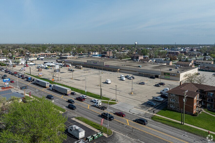 More Photos Of 7325-7333 W 79th St, Bridgeview Unknown For Lease