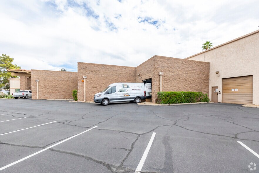 More Photos Of 7898 E Acoma Dr, Scottsdale Light Distribution For Lease