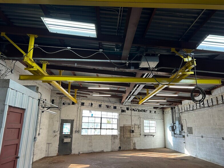 More Photos Of 2304 Turnpike Rd, Portsmouth Service For Sale