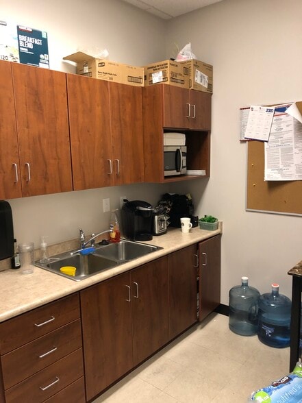 More Photos Of 2340 W Horizon Ridge Pky, Henderson Office For Lease