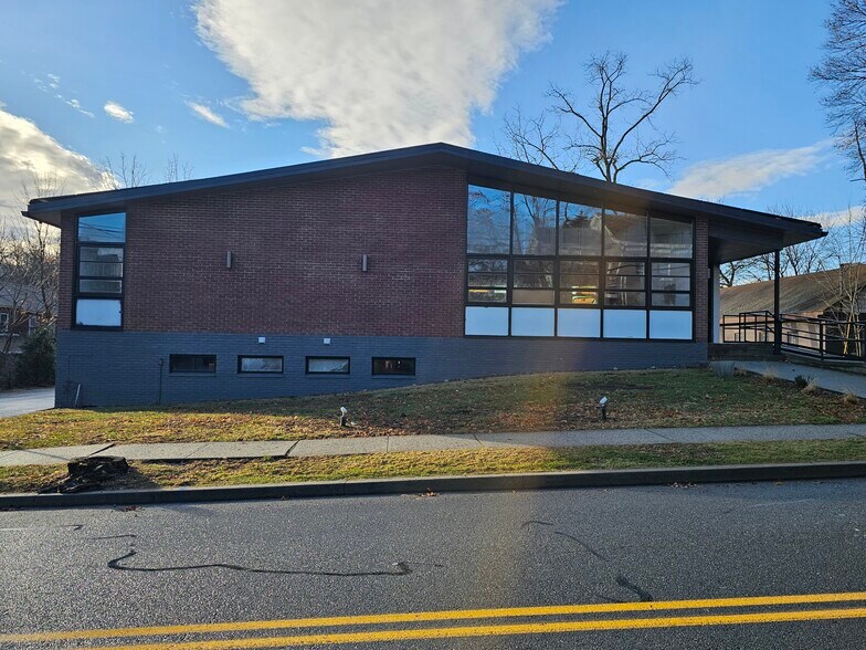 More Photos Of 23 West St, Warwick Office For Lease