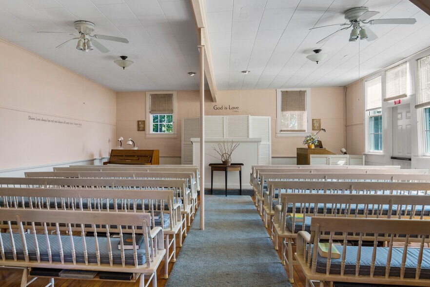 More Photos Of 25 Oak St, Boothbay Harbor Specialty For Sale