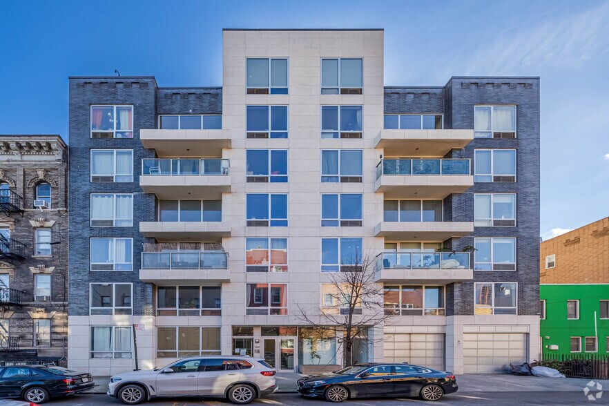 More Photos Of 184 Eagle St, Brooklyn Apartments For Lease