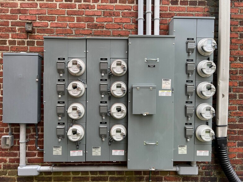 More Photos Of 1000 Gates Ave, Norfolk Apartments For Sale